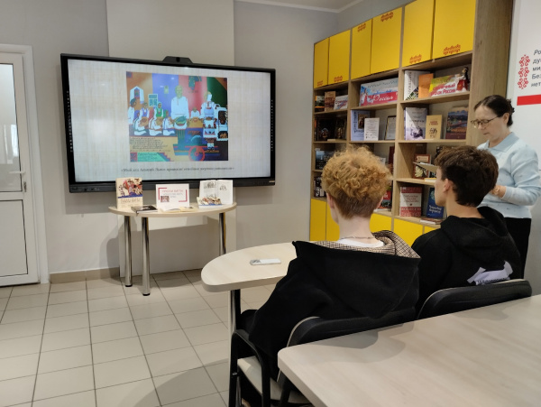 День медленного созерцания искусства в Центральной библиотеке