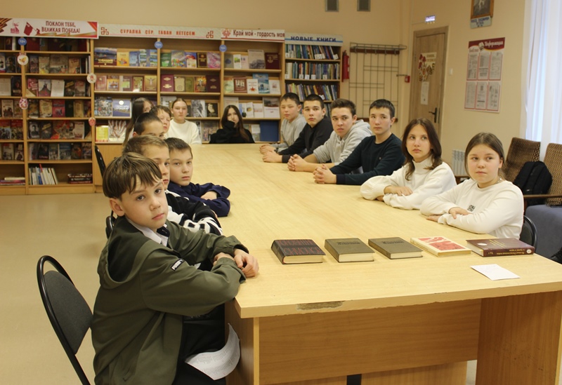 К. Симонов: «Сквозь огонь и стужу мы прошли…»