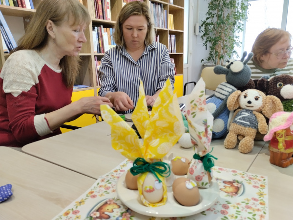 Творческое занятие в клубе «Креатив»: пасхальные корзинки и макраме