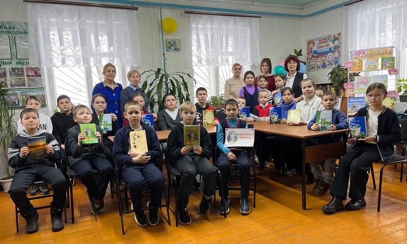 Презентация книги поэта-песенника Надежды Красновой-Сарпике