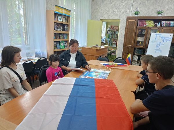 Патриотический урок «Три главных цвета»