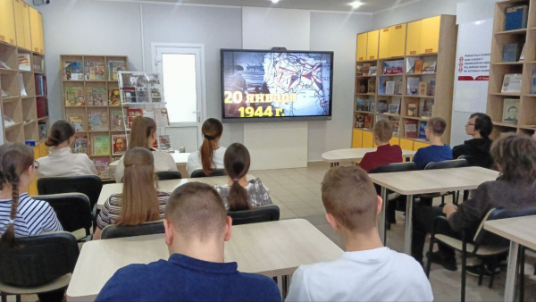 Героизму и мужеству ленинградцев посвящается