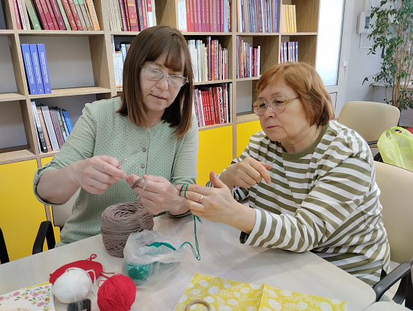 Творческое занятие в клубе «Креатив»: пасхальные корзинки и макраме