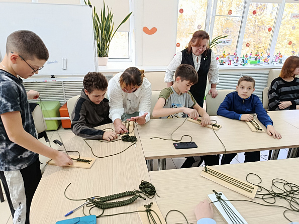 Мастер-класс «Браслеты жизни для солдат СВО»