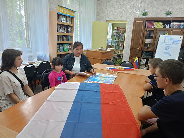 Патриотический урок «Три главных цвета»