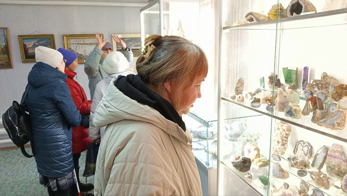 Экскурсия в музей с участниками клуба «Надежда» Экскурсия в музей с участниками клуба «Надежда»