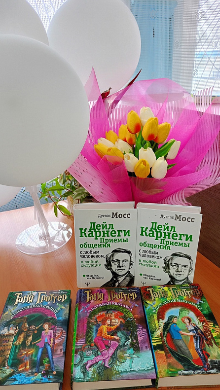 Лучше книги нет подарка