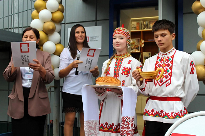 В селе Климово открылась новая модельная библиотека!